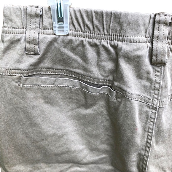 POLAR KING by KEY | Mens flex movement cargo khaki shorts - Picture 8 of 13